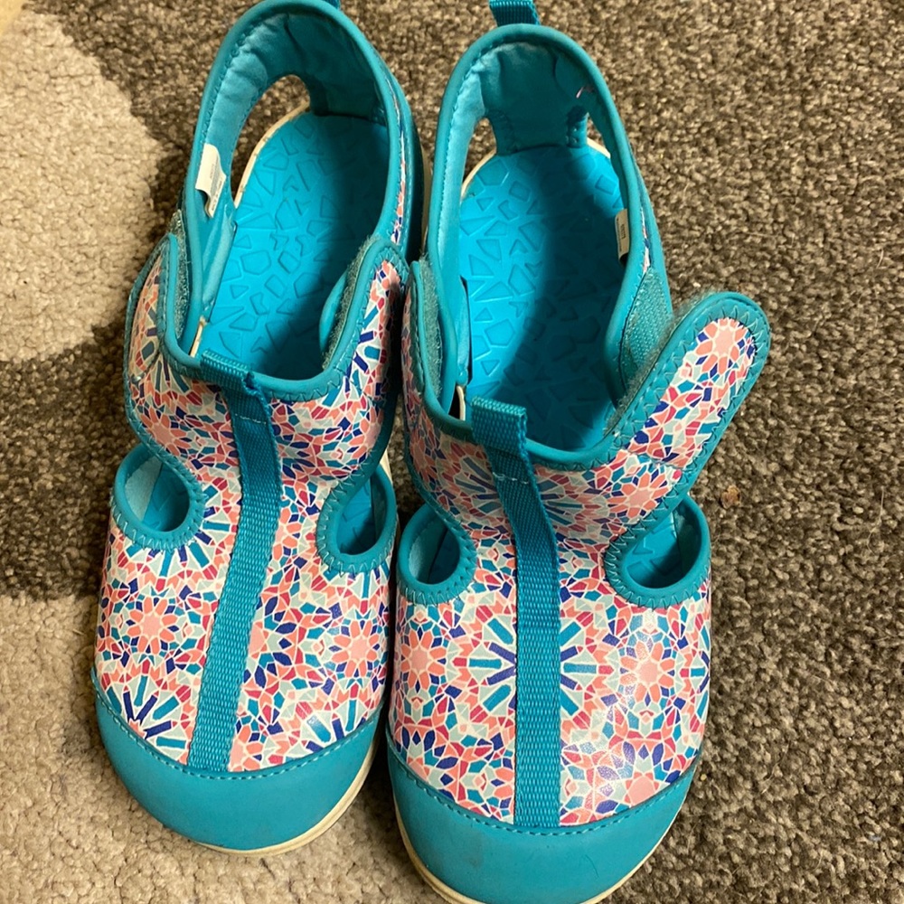 Lands end water shoes sz 5
